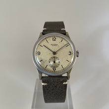 Load image into Gallery viewer, Universal Genève Military Sub Seconds