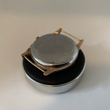 Load image into Gallery viewer, Chronograph Suisse Gilt Bullseye Dial