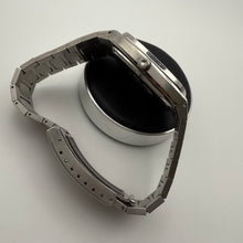 Load image into Gallery viewer, Omega Seamaster Quartz 1342 with Rare Tapestry Dial
