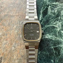 Load image into Gallery viewer, Omega Seamaster Quartz 1342 with Rare Tapestry Dial
